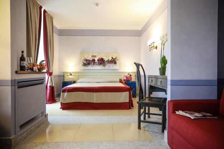 Room 4 of 89