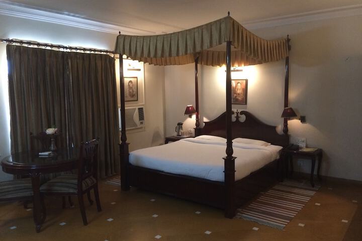 Room 16 of 31