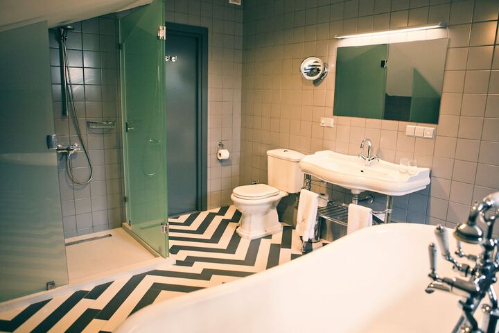 Room 15 of 31