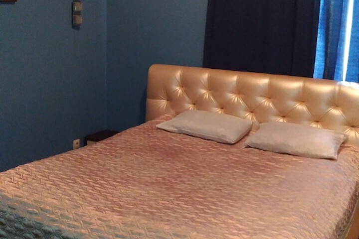 Room 5 of 99