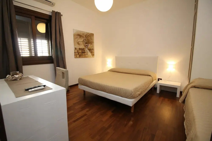 Room 6 of 24