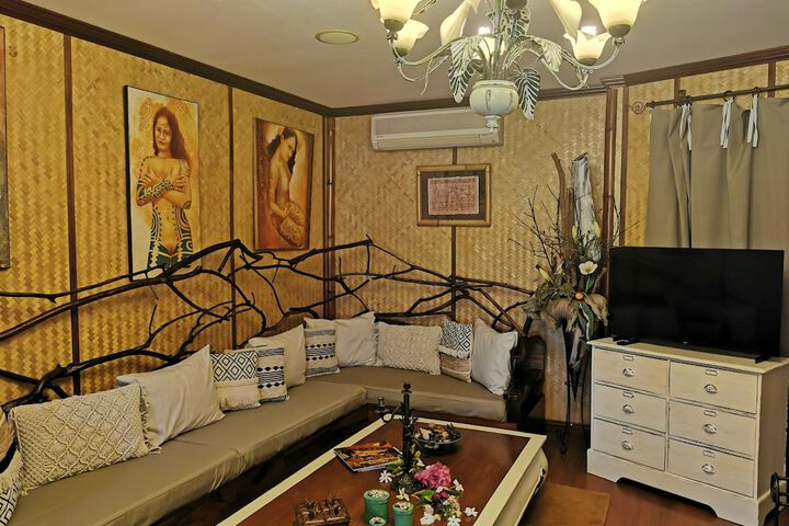 Room 119 of 404