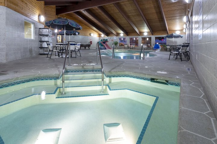 Indoor spa tub