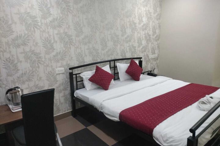 Room 2 of 37