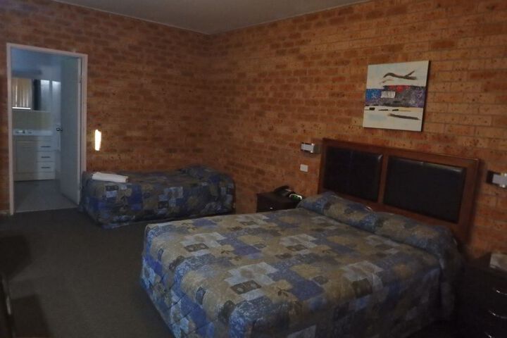 Room 11 of 43