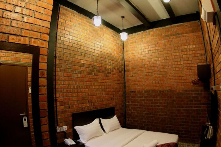 Room 6 of 31