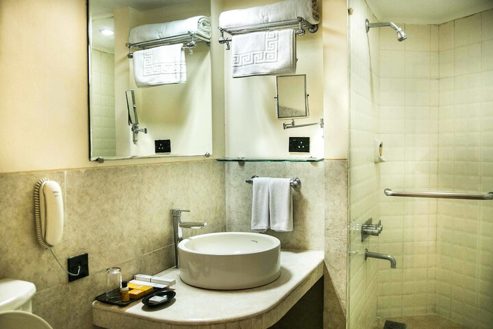 Room 10 of 20