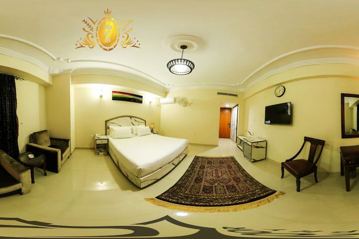 Room 32 of 69