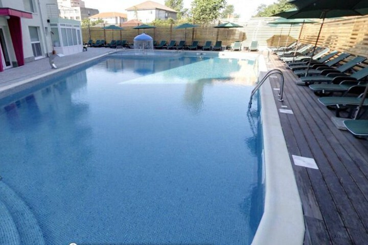 Hotel with Pool