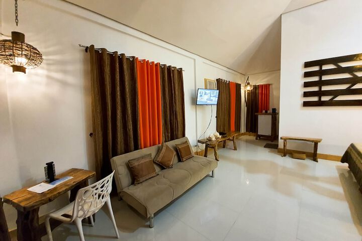 Room 16 of 165