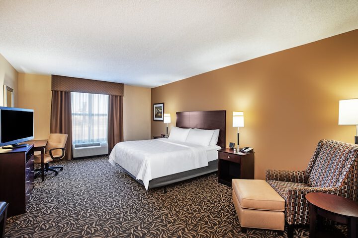 1 King Bed (12 of 19)