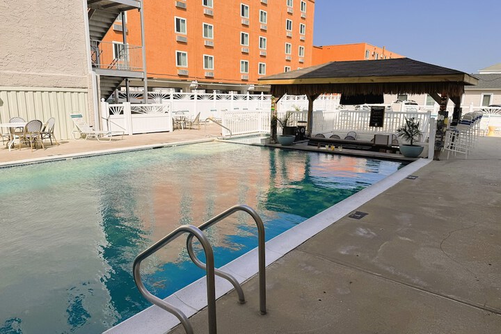 Pool 54 of 73