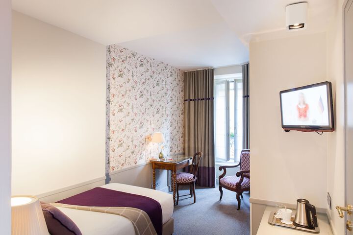 Room 4 of 40