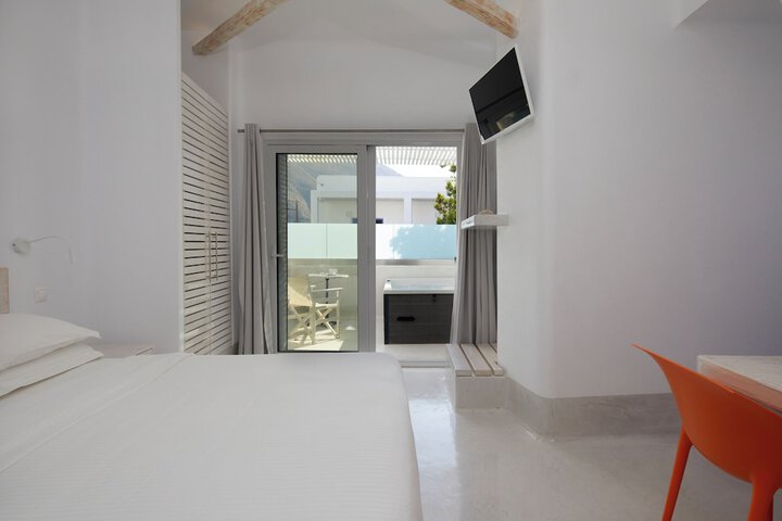 Room 16 of 64
