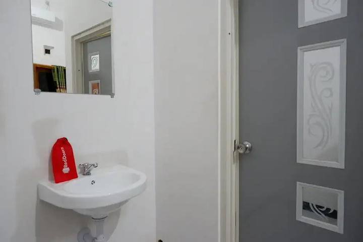 Room 8 of 13