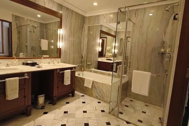 Room 45 of 103