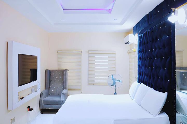 Room 2 of 25