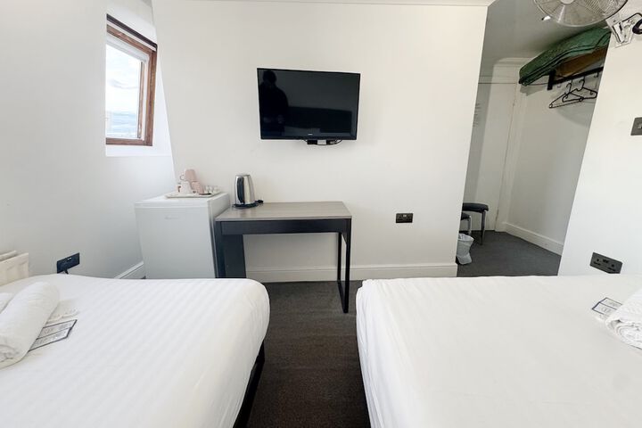 Room 42 of 85