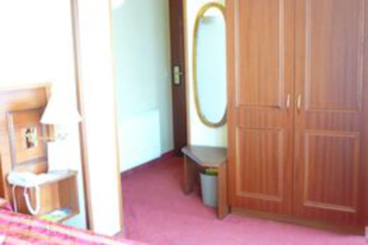 Room 12 of 20