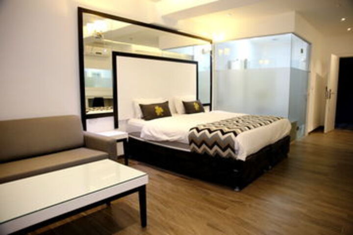 Room 42 of 46