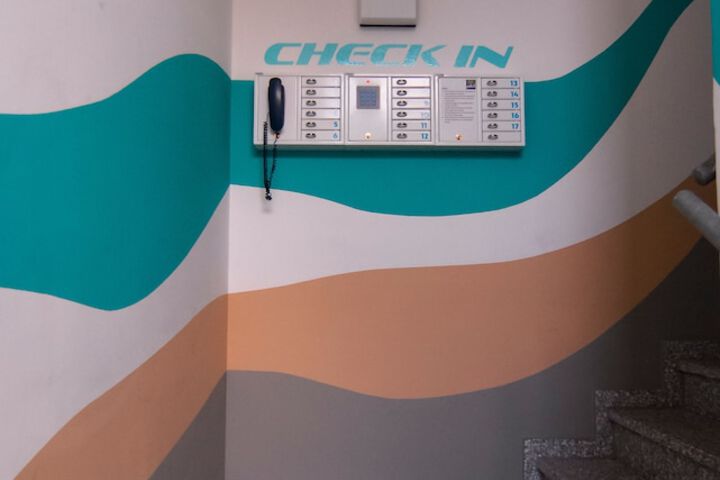 Check-in/check-out kiosk