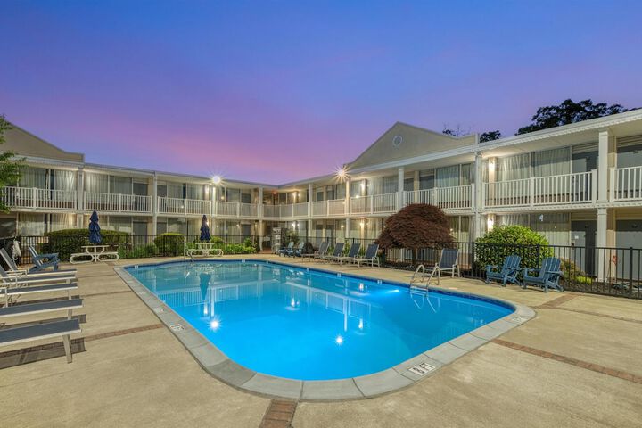 Hotel with Pool