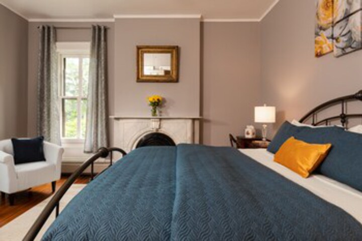 Room 43 of 282