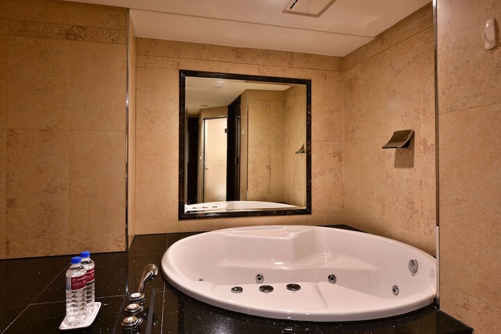 Room 138 of 164