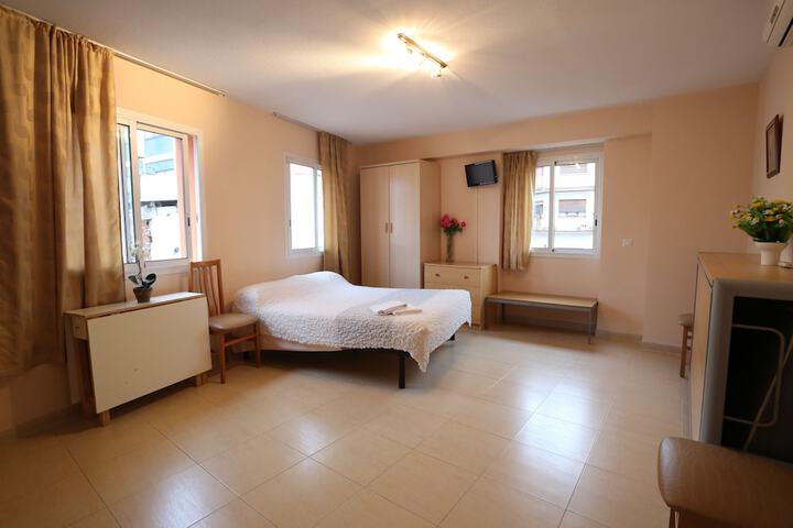 Room 4 of 44