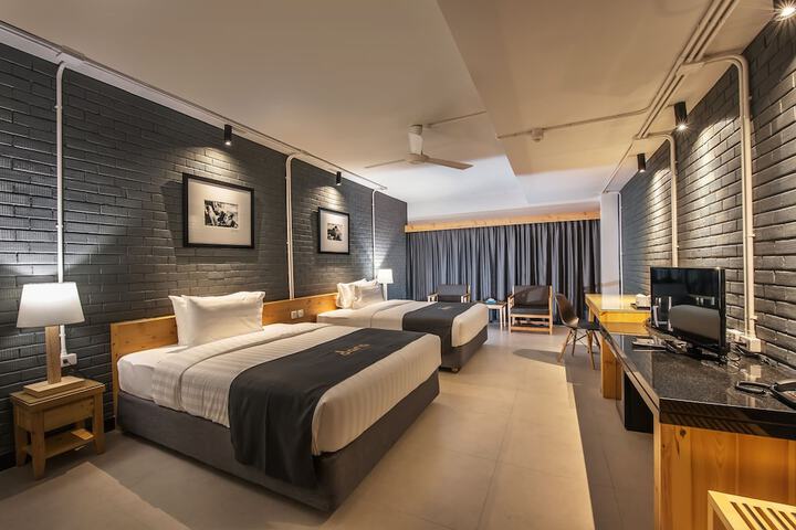 Room 4 of 90