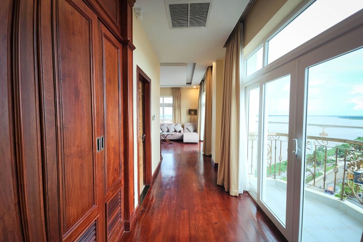 Room 6 of 142