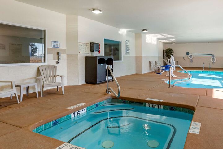 Pool 30 of 44