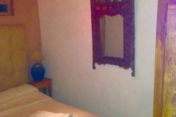 Room 10 of 32