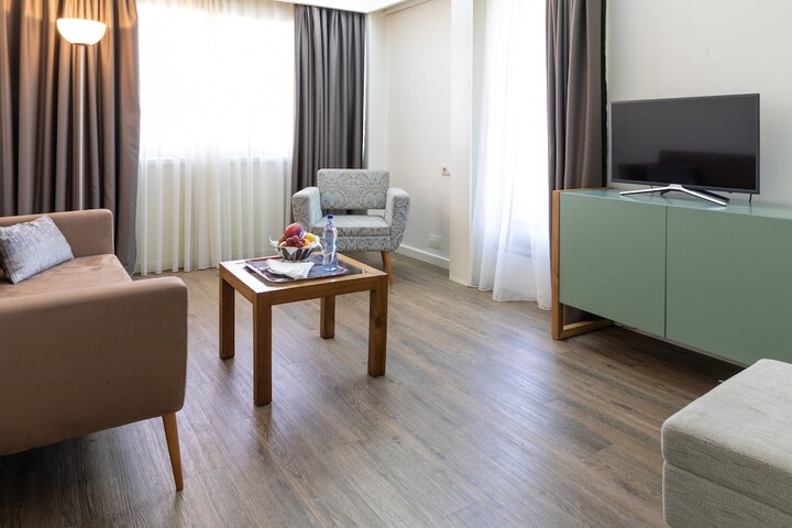 Room 10 of 37
