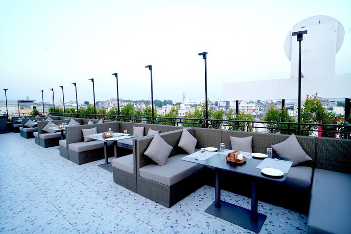 Lounge 60 of 69