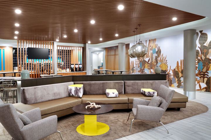 Lobby lounge