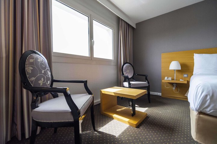 Room 12 of 85