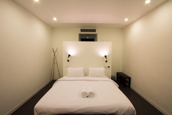 Room 3 of 61
