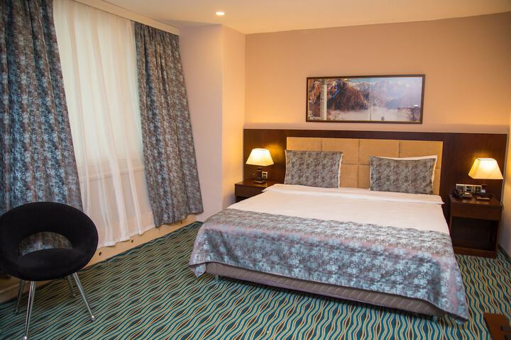Room 3 of 33