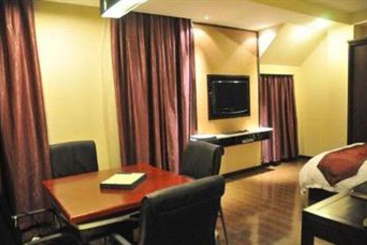 Room 12 of 15