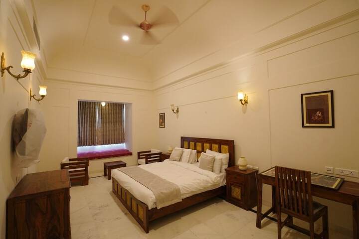 Room 6 of 80