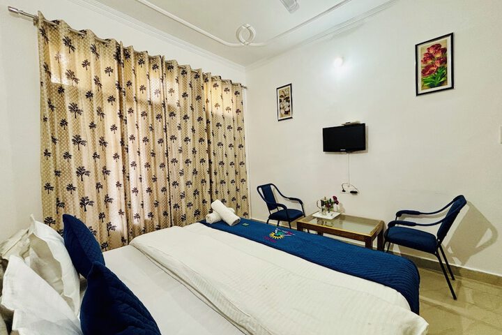 Room 13 of 44