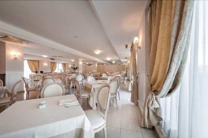 Dining Photos