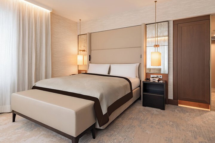Room 52 of 457