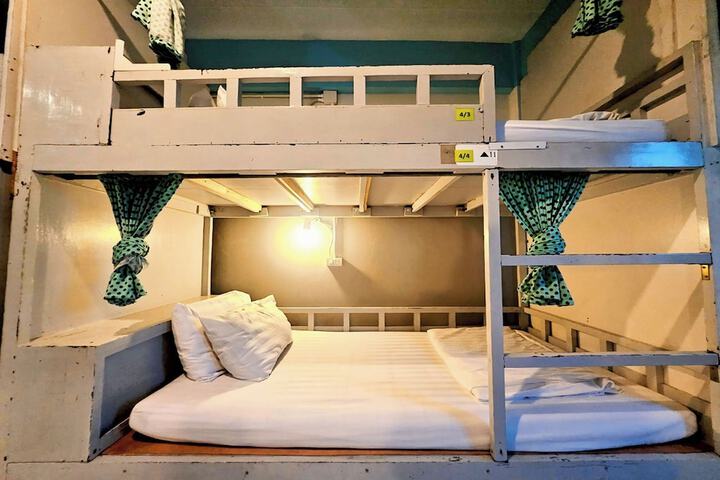 Room 52 of 94