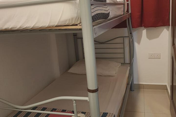 Room 4 of 96