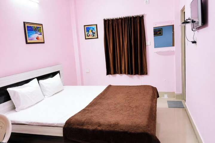 Room 8 of 18