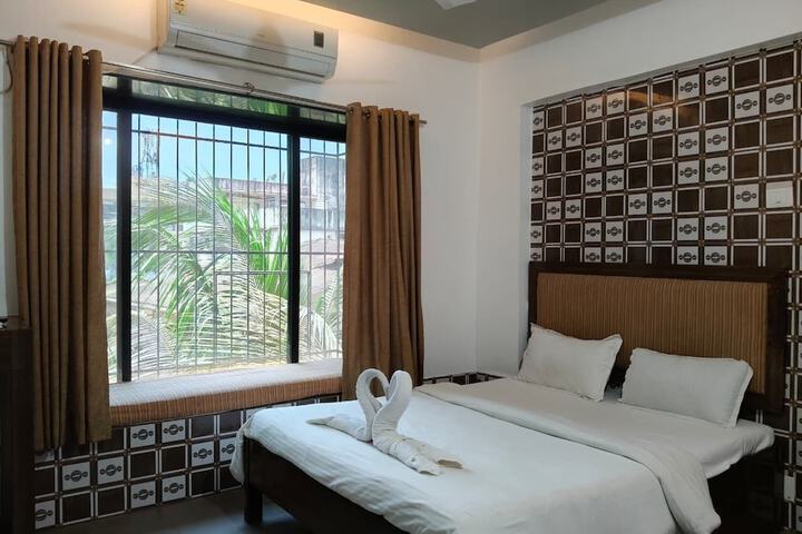 Room 13 of 37
