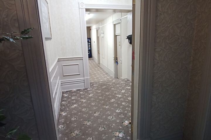 Ballroom/Hall 29 of 33