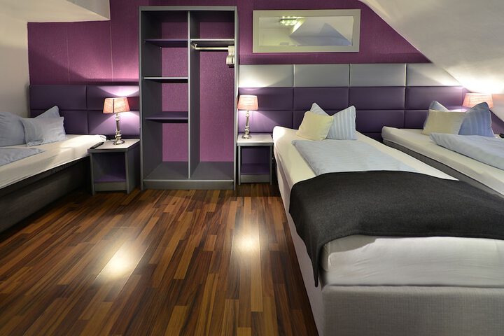 Room 5 of 18